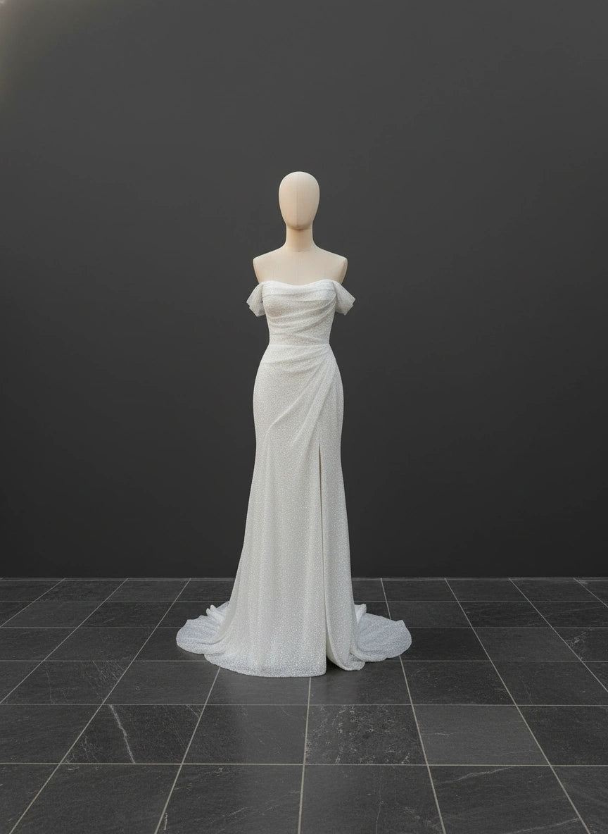 OFF-THE SHOULDER COLUMN WITH HIGH SLIT