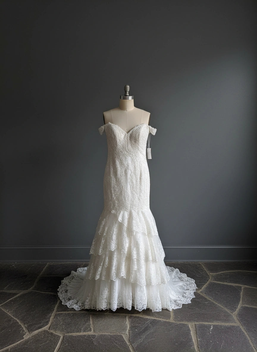 OFF-THE SHOULDER SPLIT NECK LACE MERMAID