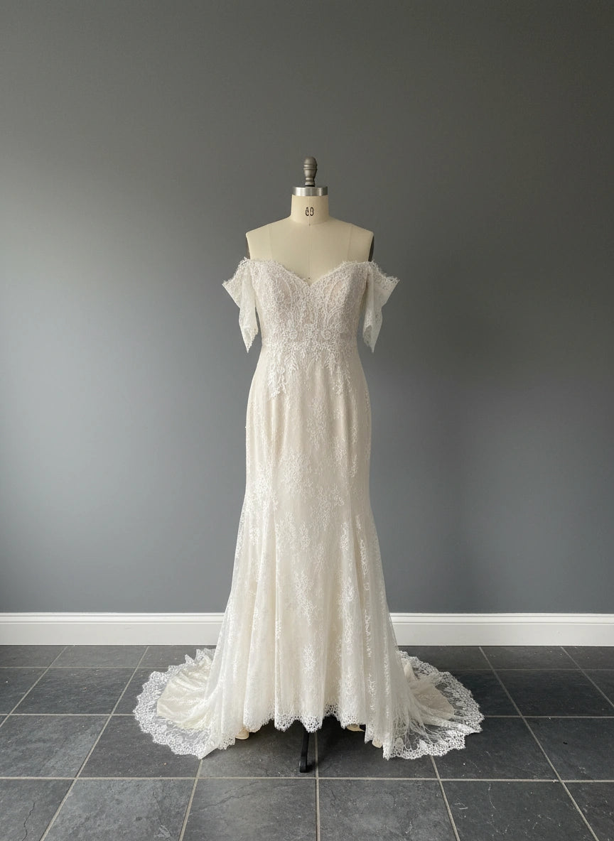 LACE SOFT BODY V-NECK WITH SHORT SLEEVES