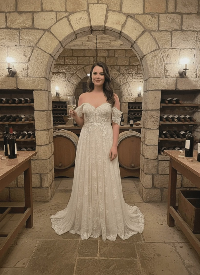 LACE SOFT BODY V-NECK WITH SHORT SLEEVES