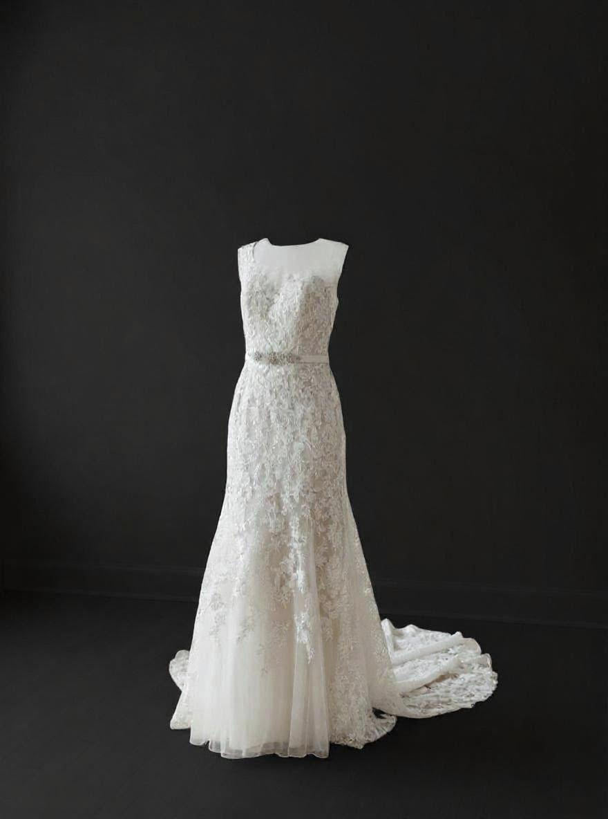 SLEEVELESS LACE MERMAID WITH BEADED WAIST